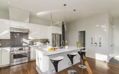 ASSOCIATION DE COULEURS POUR UNE SALLE À MANGER QUI SENT BON L’ÉTÉ