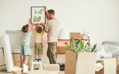 Comment habiller un mur blanc au salon ?