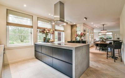 Aménagement d’une cuisine ouverte : conseils pour un espace convivial et fonctionnel