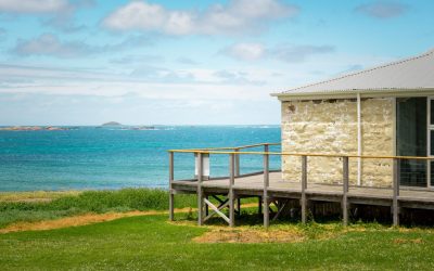 Construire une maison en bord de mer : les étapes clés pour un projet réussi
