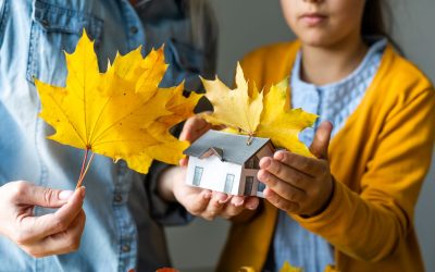 Acheter un bien immobilier en automne : risques et opportunités