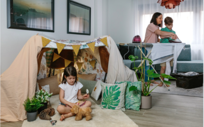 Comment garder votre salon organisé en présence des enfants : astuces simples et efficaces